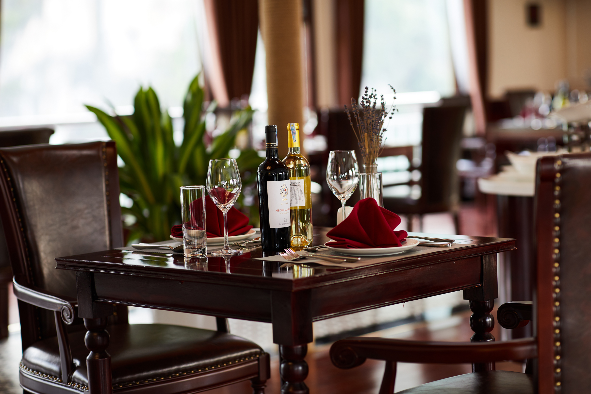 Dining & Bar — 5
