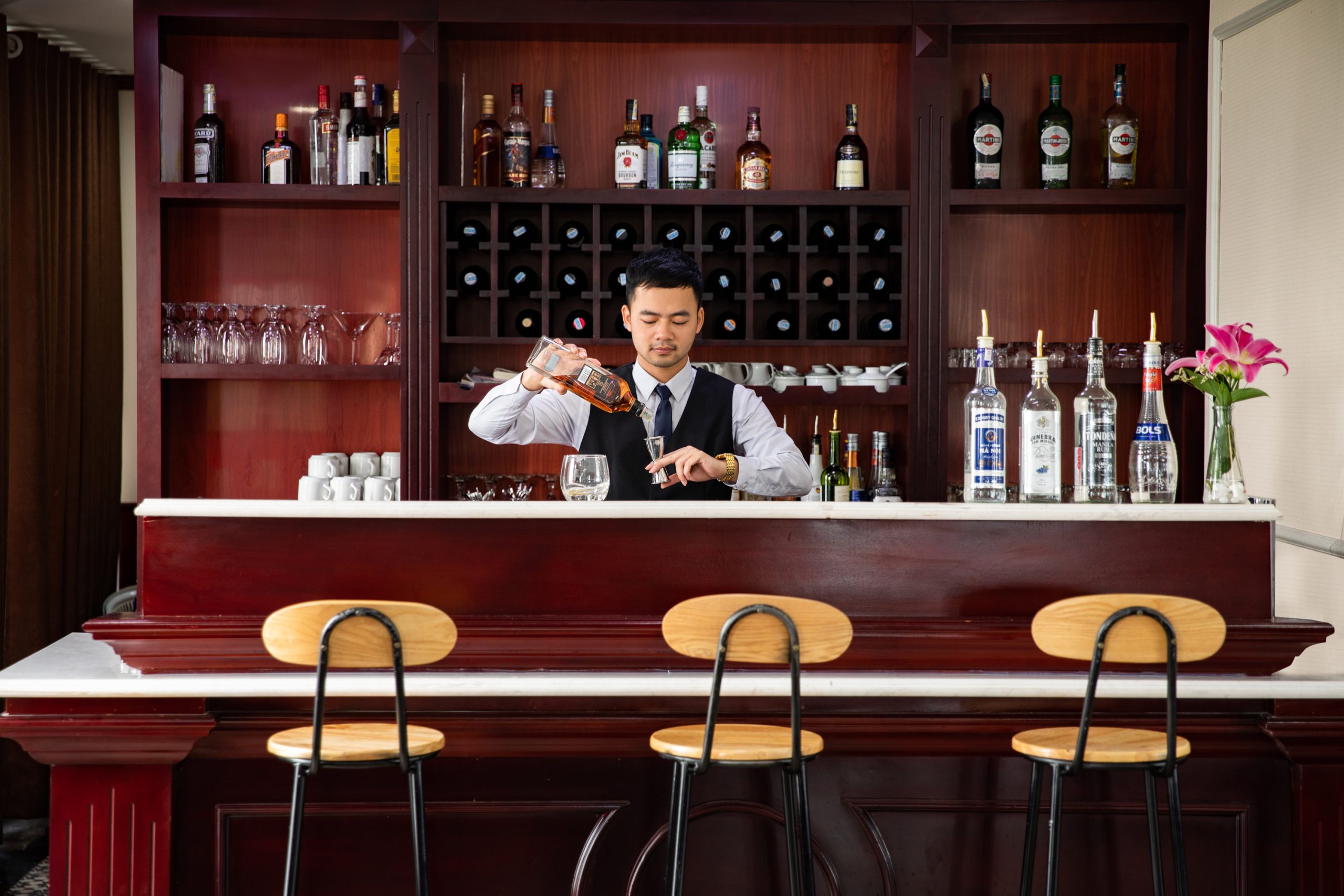 Dining & Bar — 3
