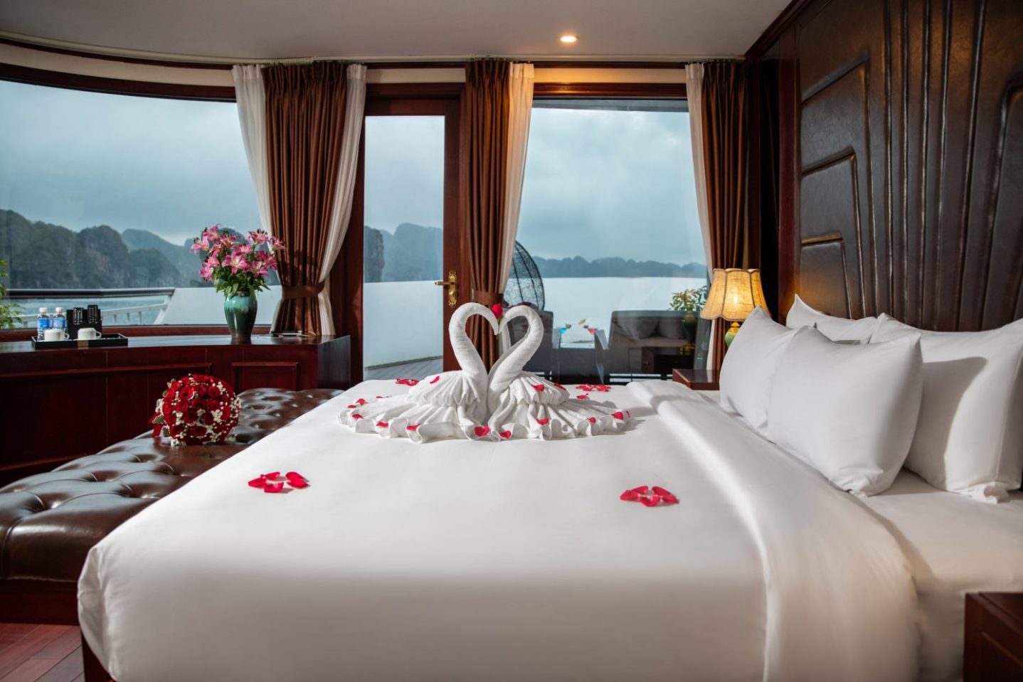 Amour Cruise Contact